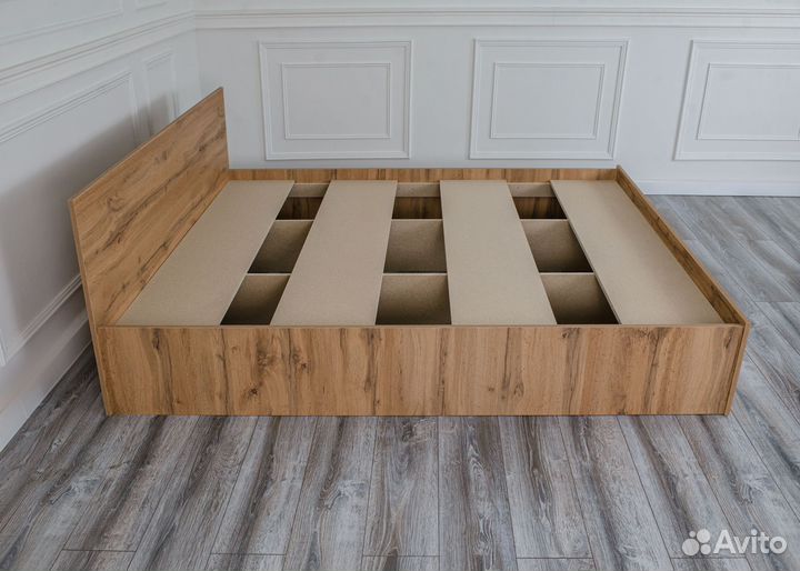 Кровать с матрасом