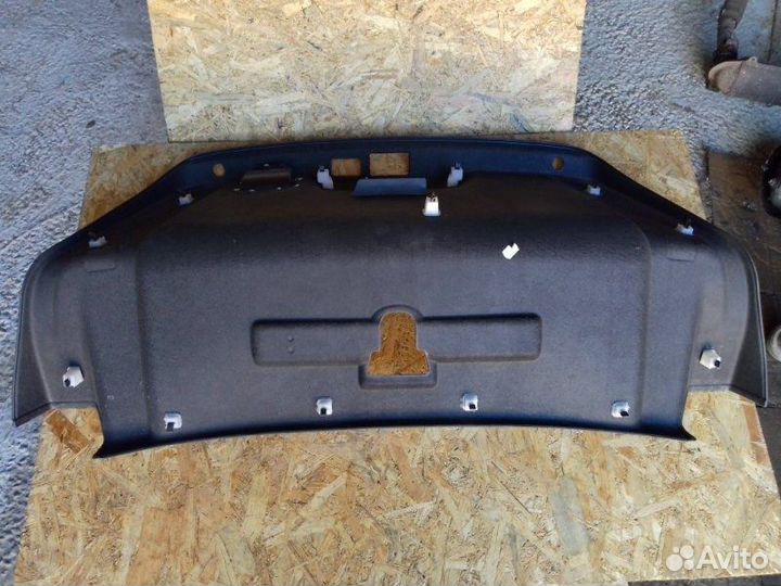 Обшивка крышки багажника Audi A8 D4 long 4.2 cdra