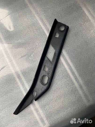 Накладка бампера c204 w204 крепление