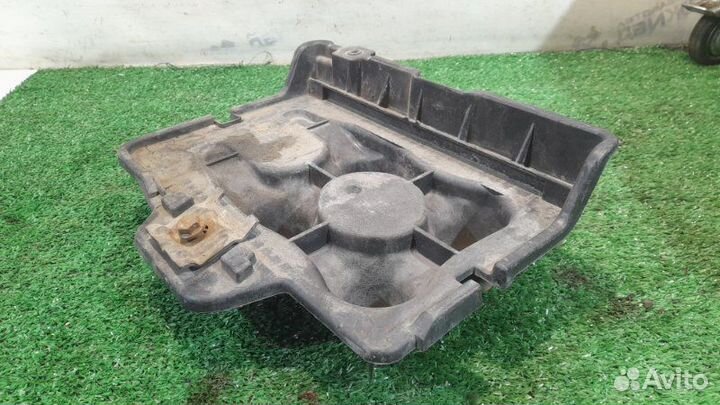 Площадка под аккумулятор Skoda Octavia A4 1.6 BFQ