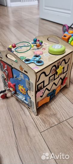 Бизиборд домик