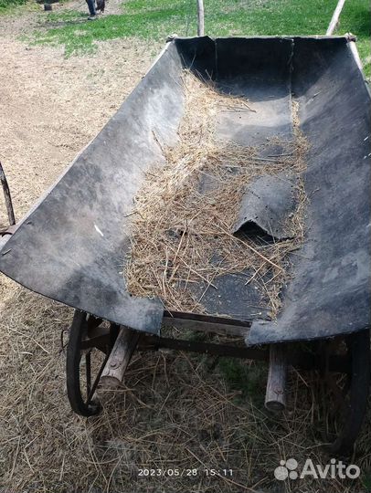 Конная телега на деревянных колесах