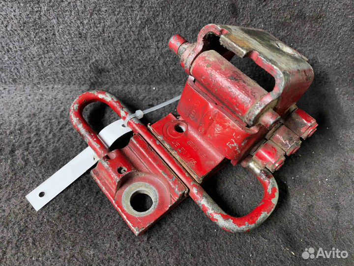 Петля двери Audi A4B7 (8E 2004-2008) 8E0 831 411 B