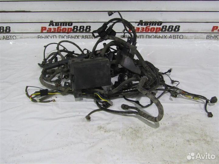 Блок предохранителей (проводка моторного отсека)