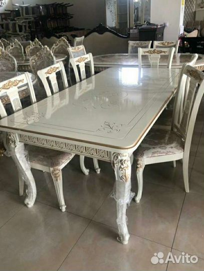 Стол и стулья