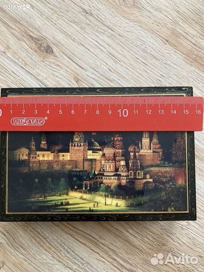 Деревянная шкатулка