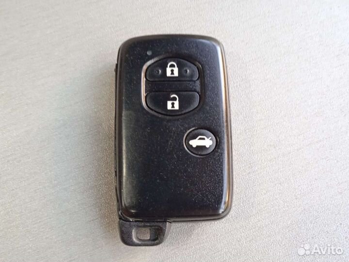 Смарт ключ Toyota Prius IQ Verso Avensis B74EA