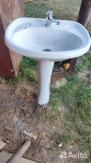 Умывальник со стойкой