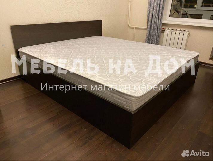 Кровать с матрасом