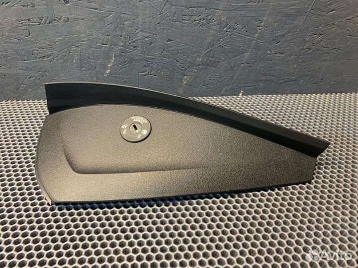 Накладка на торпедо передняя правая Bmw X7 G07