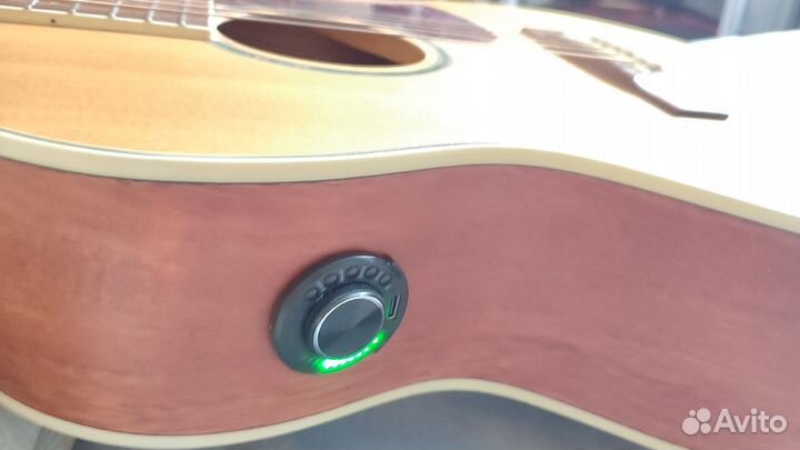 Трансакустическая гитара 