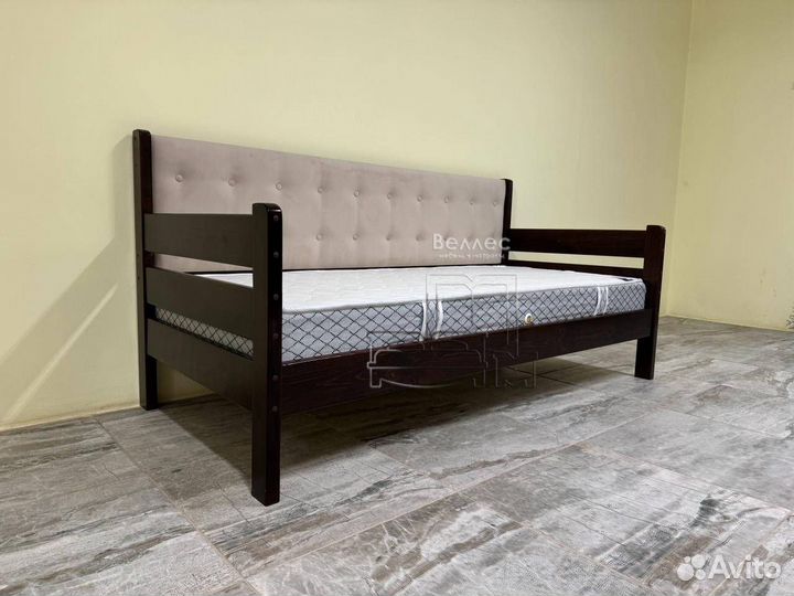 Деревянный диван массив дерево с мягкой спинкой