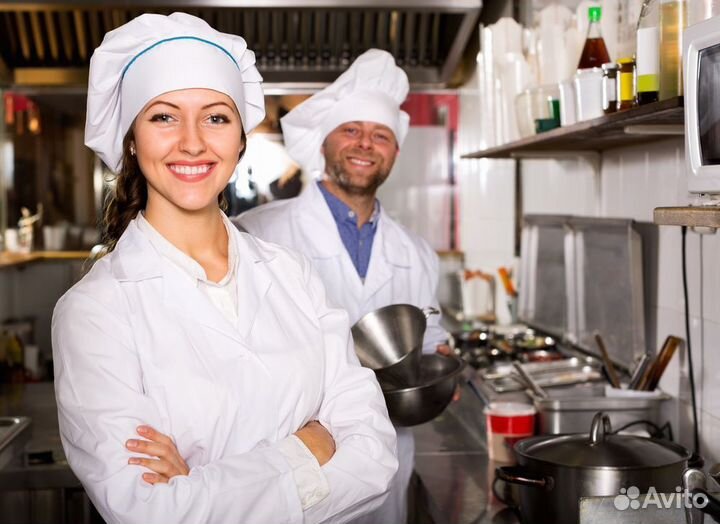 Сотрудники в мучной цех