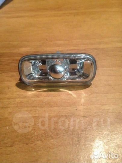 Повторитель на крыло правый белый Audi Allroad qu