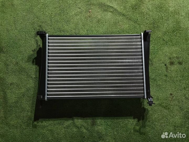 Радиатор охлаждения двигателя Ford Fusion
