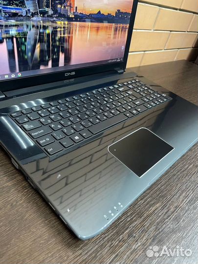 Большой ноутбук DNS/SSD/i5/2видеокарты-2Гб