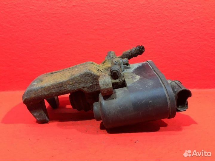 Суппорт задний правый Volvo S80 2 2.0 B4204S4 2008