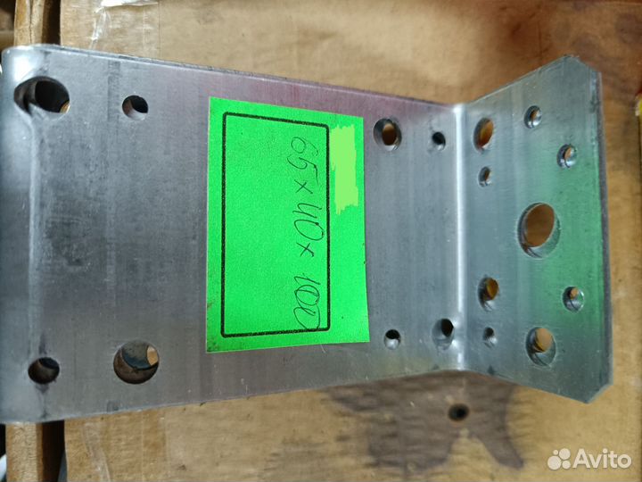 Крепежный уголок Z-образный