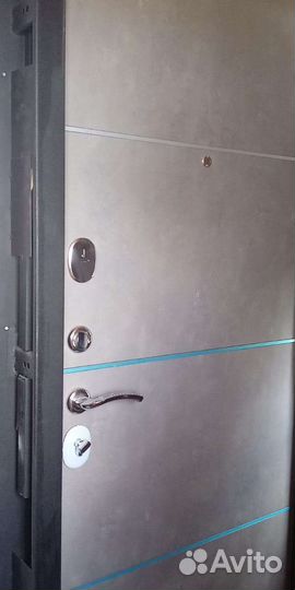 Дверь входная новая на 86см