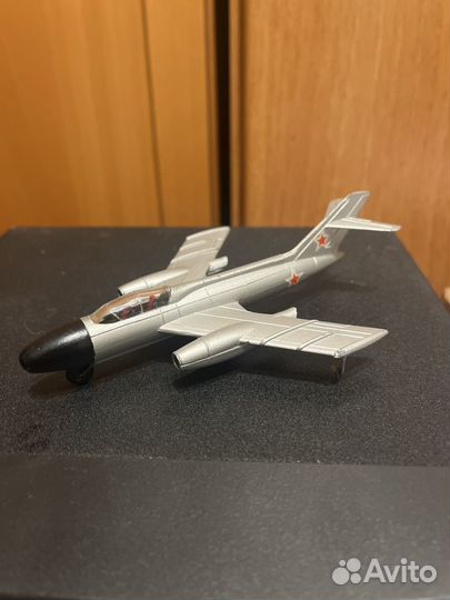Модель самолета СССР як 25