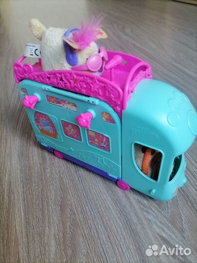 Автобус Furry Frenzies Tour Zoomin Stageсцена