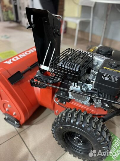 Самоходный снегоуборщик Honda HSS 569 (GX270)