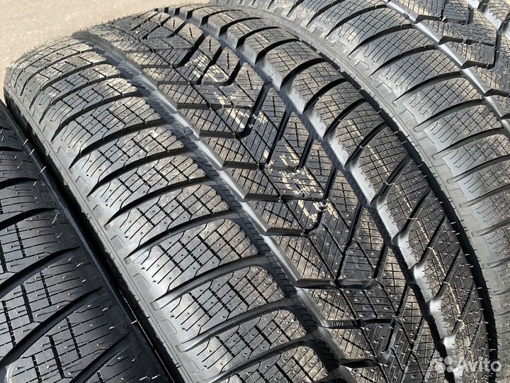 Pirelli Scorpion Winter RFT 275/40 R22 и 315/35 R22