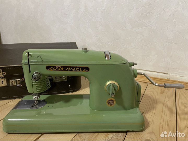 Швейная машина 