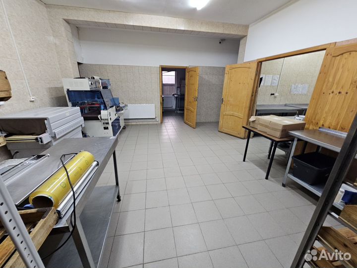 Помещение 400м2 /10соток пгт Ахтырский