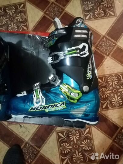 Продам горные лыжи