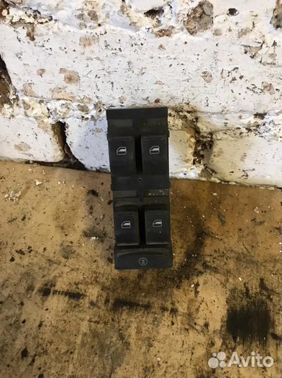 Блок управления стеклоподъемниками Chery Amulet