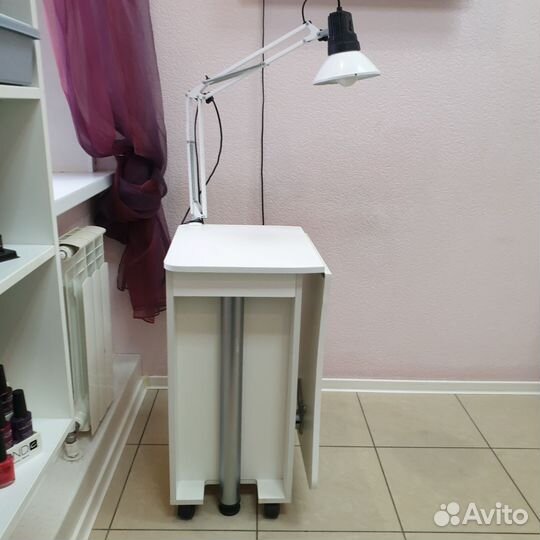 Маникюрный стол бу