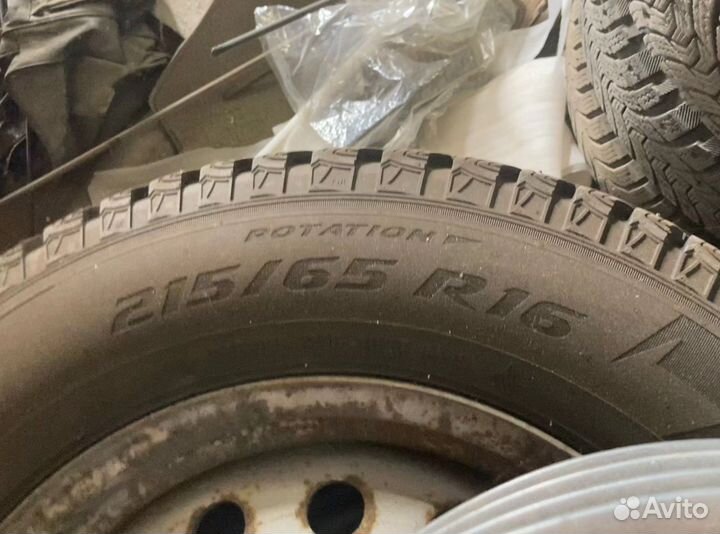 Pirelli Ice Zero 2 215/65 R16 102T