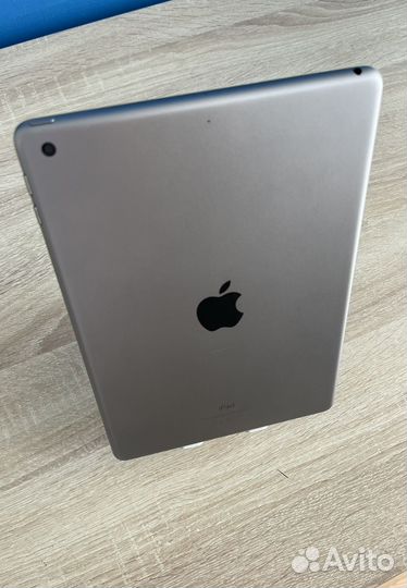 iPad 9.7 2018 (32 gb )