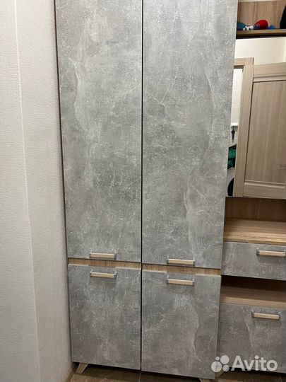 Прихожая со шкафом и зеркалом бу