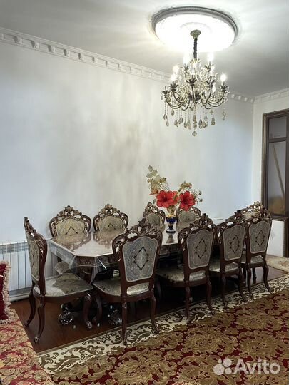 Стол со стульями