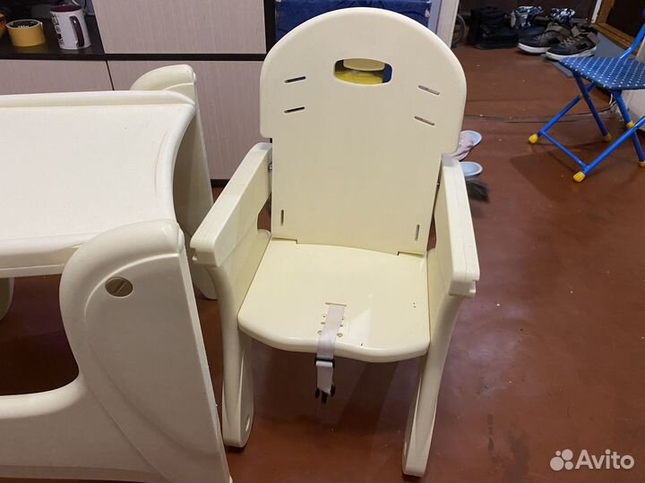 Детский стол со стулом