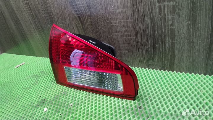 Фонарь задний внутренний левый subaru tribeca B9