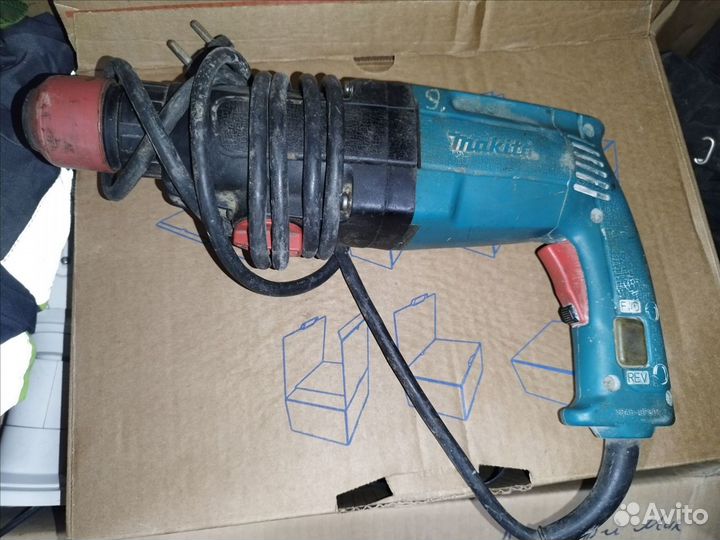 Перфоратор Makita HR 2470