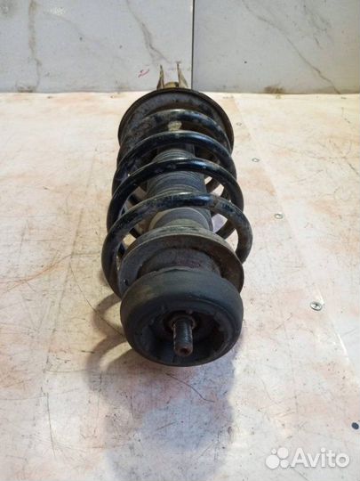 Стойка амортизатора передняя левая Volkswagen Polo