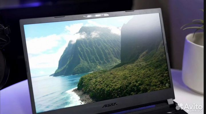 Gigabyte Aorus 17 RTX 4070 / i7-13700H / 2K 240Hz