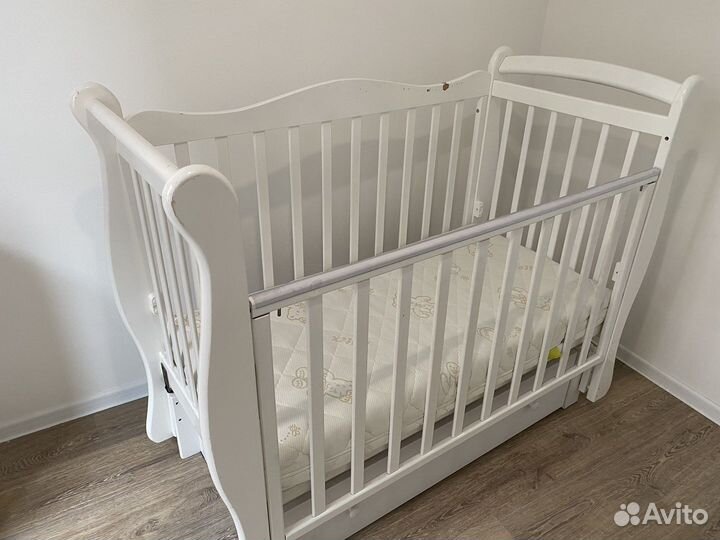 Детская кроватка+автоукачиватель(матраса уже нет)