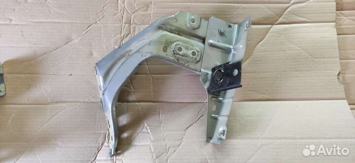 Кронштейн крыла левый Volkswagen Taos