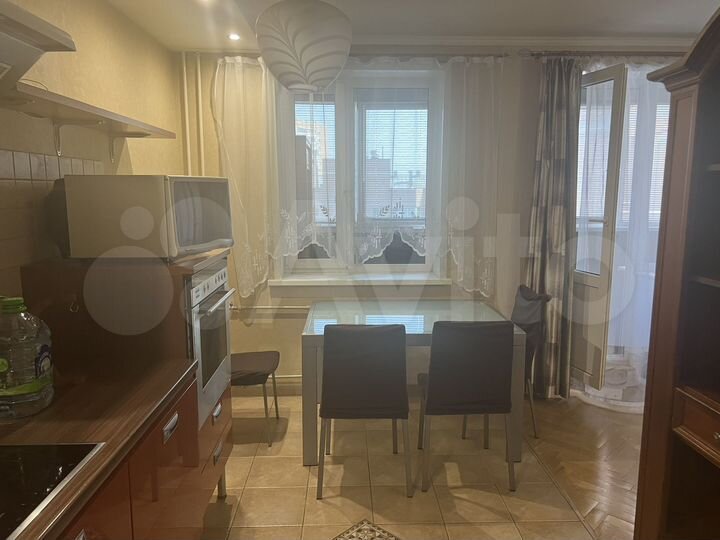 3-к. квартира, 90 м², 7/16 эт.