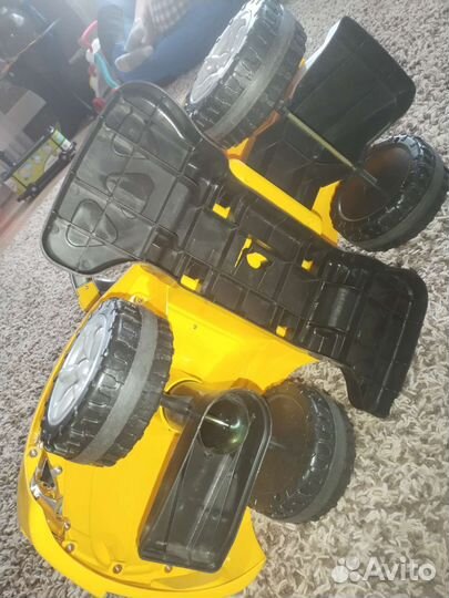 Машинка каталка с ручкой