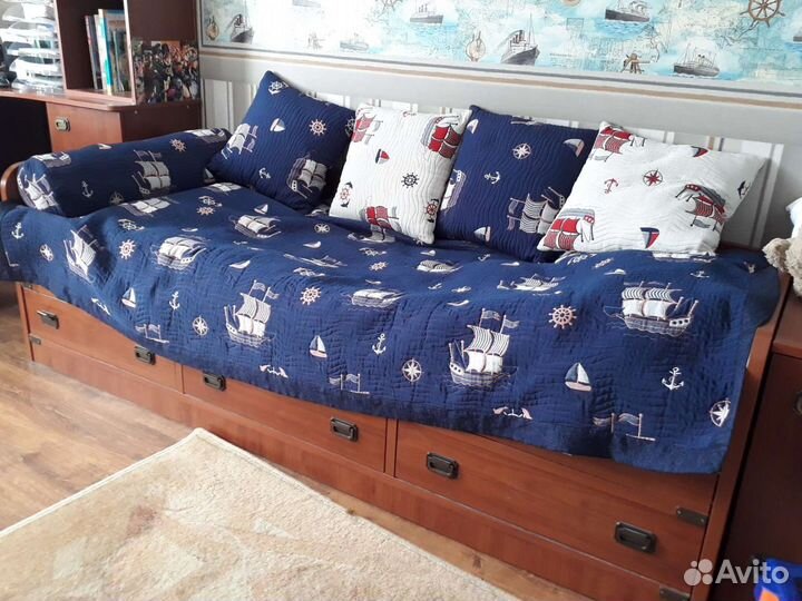 Комплект штор, покрывало и наволочки на подушки