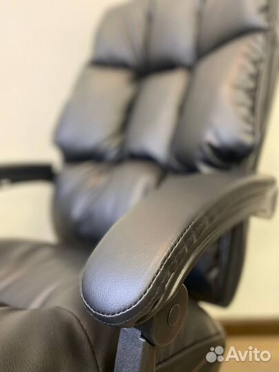 Офисное компьютерное кресло новое