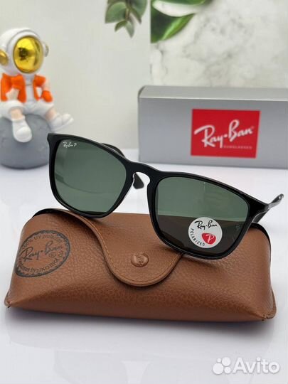 Солнцезащитные очки брендовые