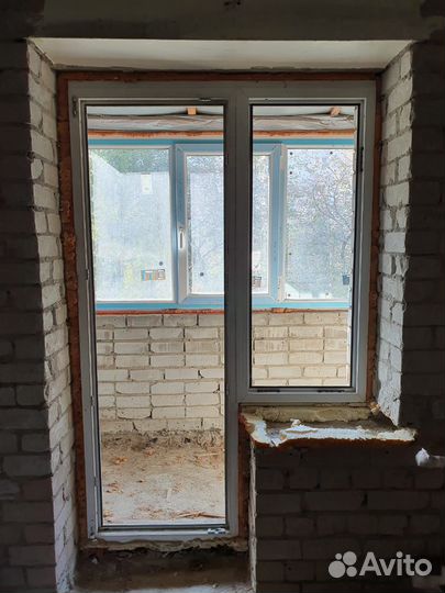 Дверь пластиковая бу с окном