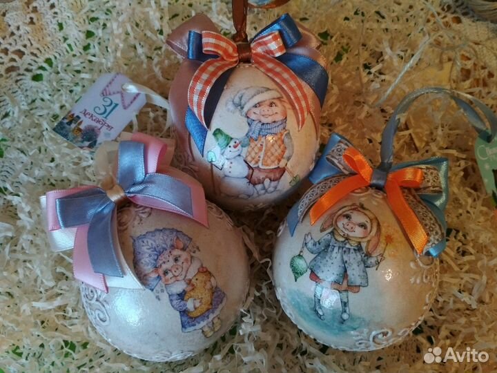 Новогодние игрушки, шары, подарки